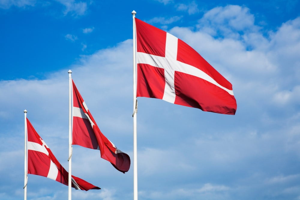 Flagstænger med danske flag